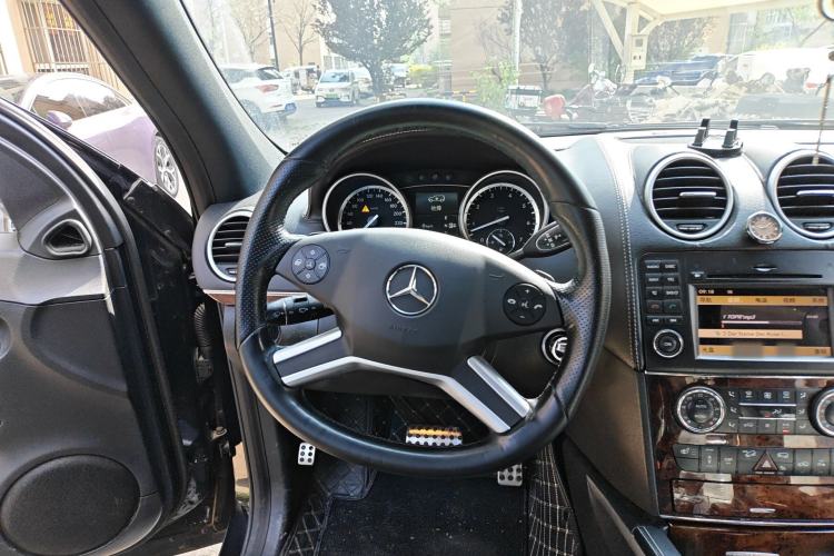 Used Mercedes-Benz M-Class 2010 ML 350 4MATIC Luxury Special Edition Steering Wheel