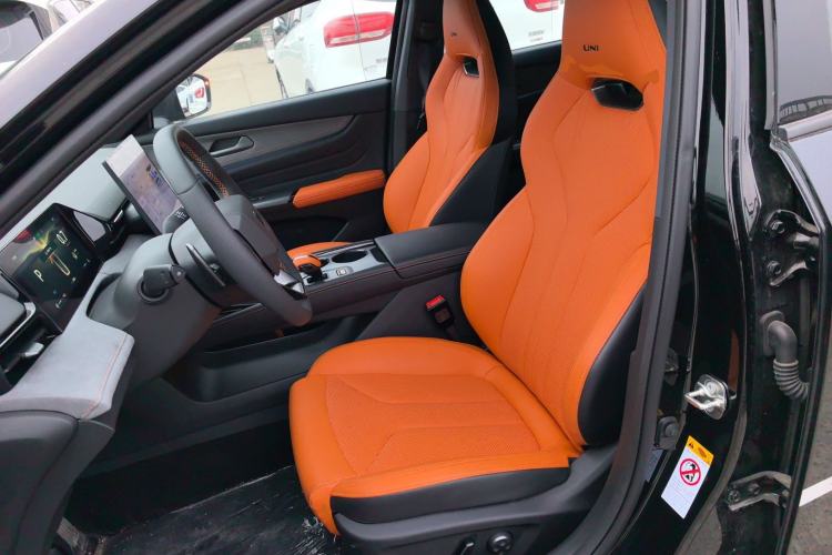 Used Changan UNI-V 2025 Model Third-Generation 2.0T Dynamic Edition