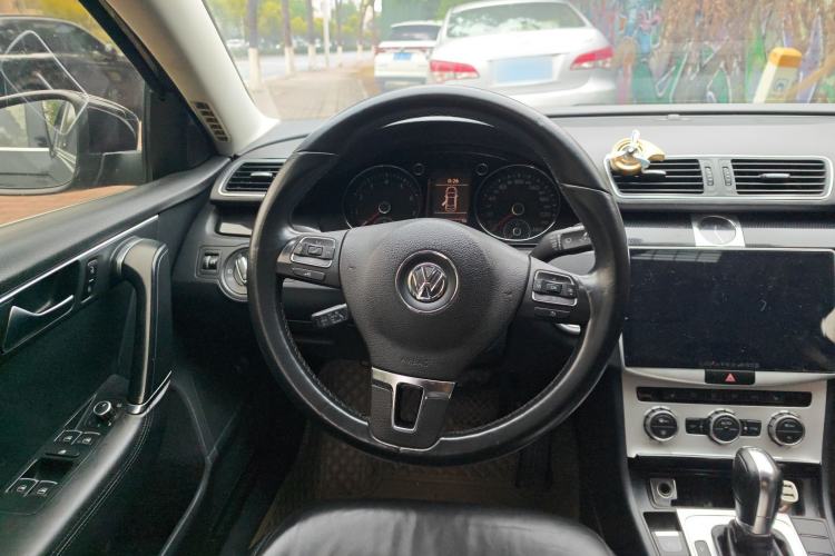 Used Volkswagen Magotan 2012 1.8TSI Luxury Model Steering Wheel