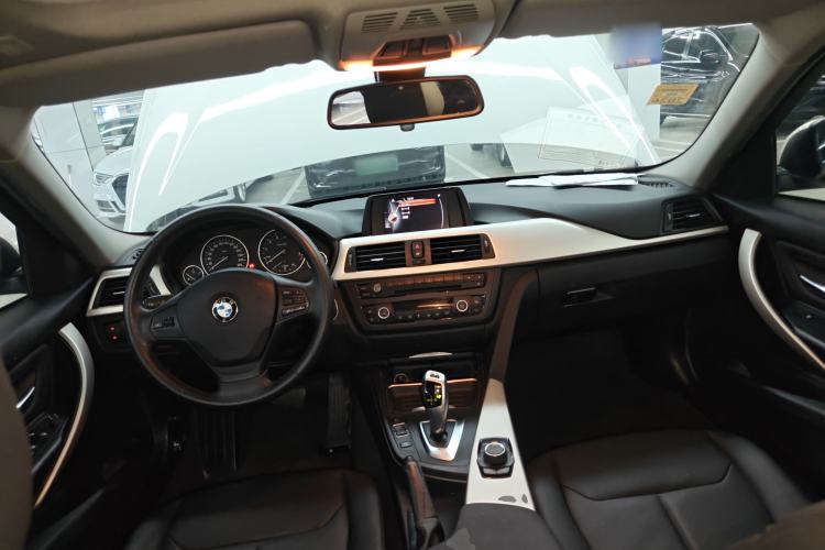 Used BMW 3 Series 2015 320i Luxury Line Stylish Edition
