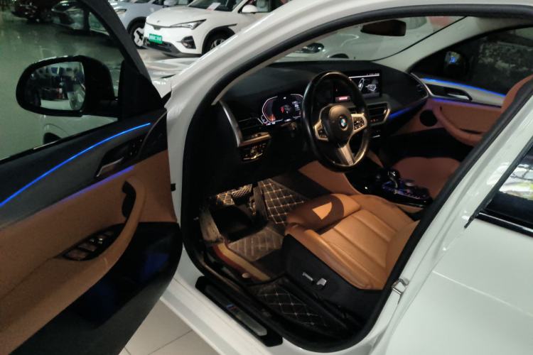 Used BMW X4 2022 xDrive 25i M Sport Package Interior 3