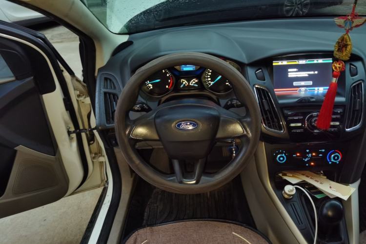 Used Ford Focus 2015 Sedan 1.6L Manual Comfort Model Steering Wheel