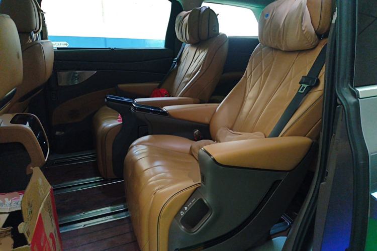 Used Denza D9 2022 DM-i 1040 Prestige Model