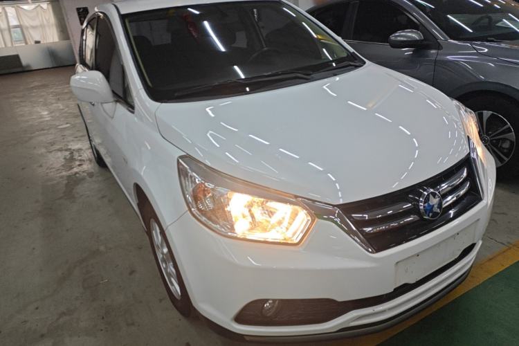 Used Venucia R50 2015 1.6L Manual Fashion Edition
