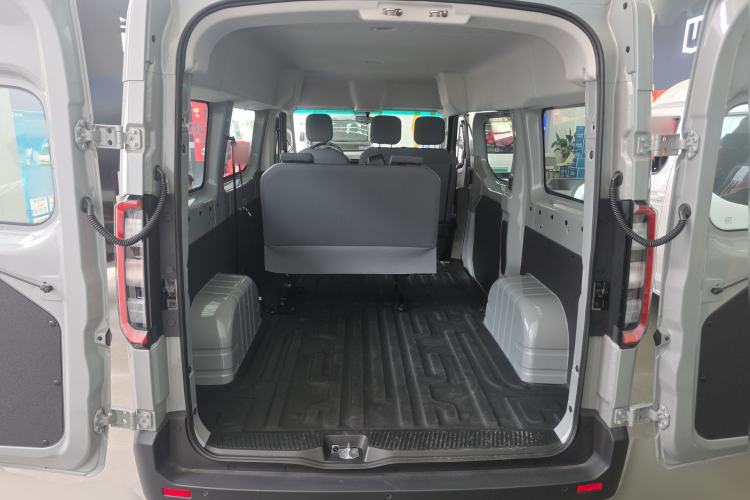 Used Farizon Super VAN 2025 Yucheng Edition, Action-Pak 68kWh Trunk