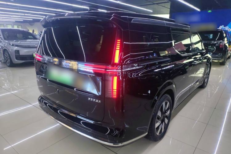 Used Volvo EM90 2025 Ultra Six-Seater Rear Right 45 Deg