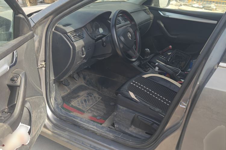 Used Skoda Octavia 2017 1.6L Manual Front-Wheel-Drive Version