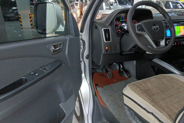 Used Foton Scenic G5 2024 2.0L Gasoline Commercial & Travel Version Passenger Van 7/9 Seats Model DAN20L