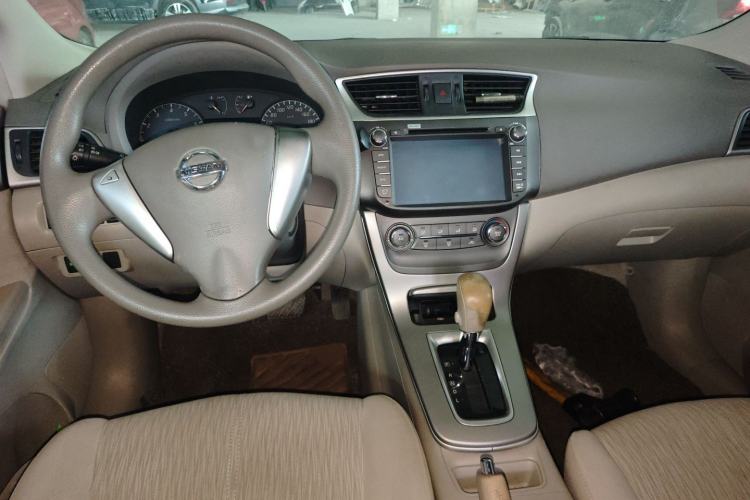 Used Nissan Sylphy 2012 1.6XE CVT Comfort Edition Center Console