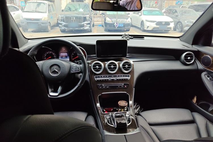Used Mercedes-Benz GLC 2017 GLC 260 4MATIC Dynamic Edition Center Console