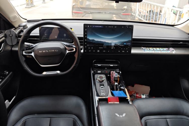 Used Wuling Xingguang 2024 Co-Creation Edition 150 Advanced Model Center Console