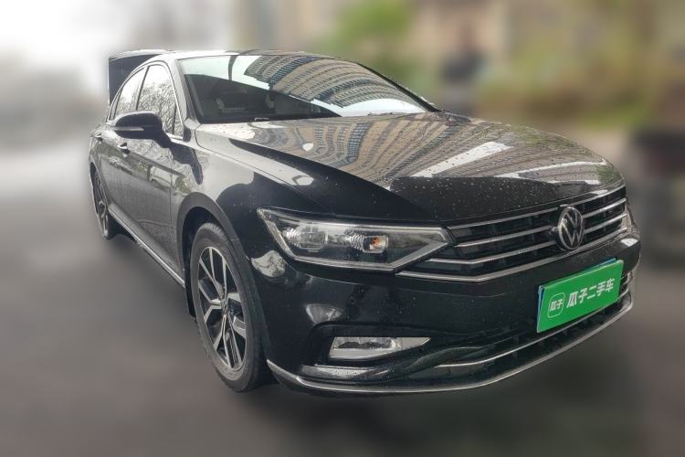 Used Volkswagen Magotan 2020 330TSI DSG Leading Model Front Right 45 Deg