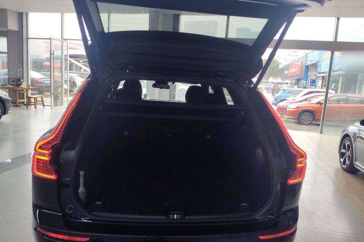 Used Volvo XC60 2025 B5 4x4 Smart Luxury Edition