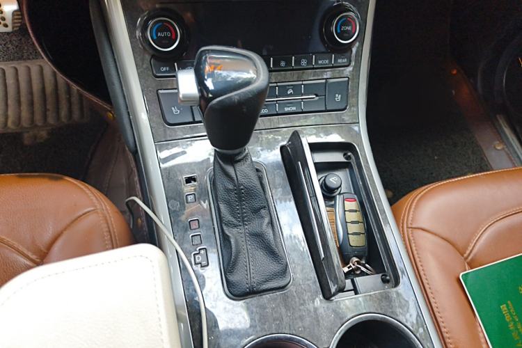 Used Haval H8 2015 2.0T Two-Wheel-Drive Luxury Version
