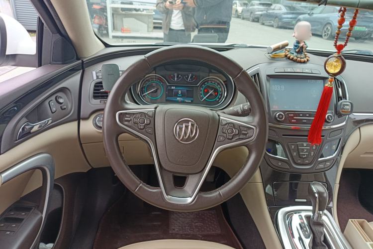 Used Buick Regal 2015 2.0L Elite Fashion Edition Steering Wheel