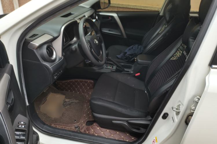 Used Toyota RAV4 2016 2.0L CVT Two-Wheel Drive Fashion Edition China V Standard Left Front Seat