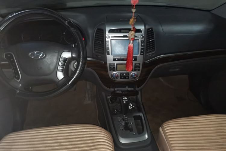 Used Hyundai Santa Fe Classic 2012 2.4 Comfort Edition 7-Seater Four-Wheel Drive
