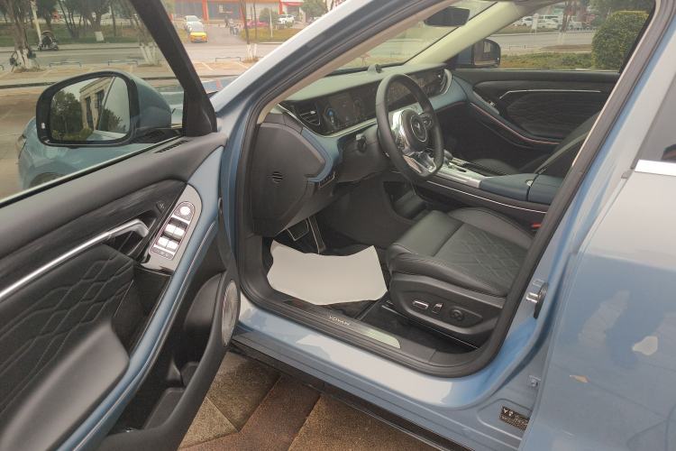 Used VOYAH FREE 2021 Four-Wheel Drive Standard Range-Extended Exclusive Luxury Package
