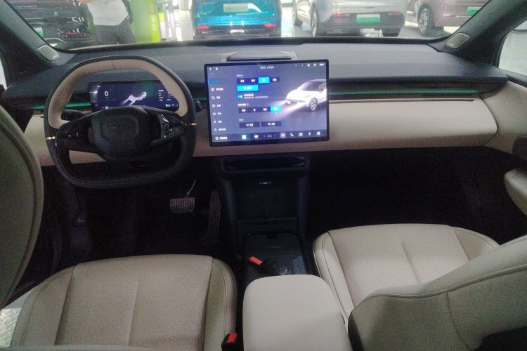 Used Lynk & Co Z20 2025 530 km Range Rear-Wheel Drive Pro
