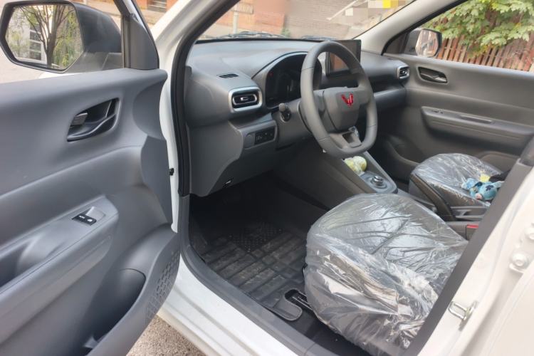 Used Wuling Hongguang New Energy 2025 Extended-Range Hybrid 50 km Standard Version