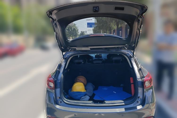 Used Mazda 3 Axela 2017 Hatchback 2.0L Automatic Sport Model China V Emission Standard Trunk