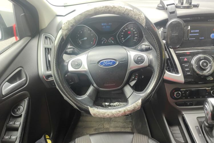 Used Ford Focus 2012 Sedan 1.6L Automatic Fashion Edition
