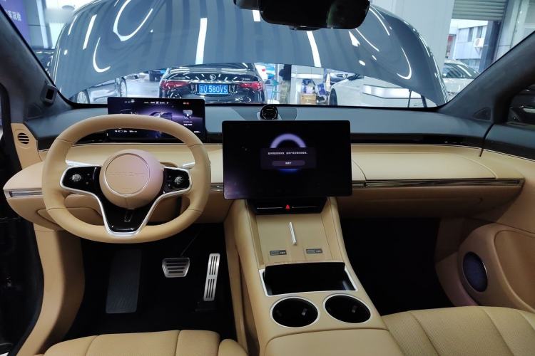 Used Hima Luxeed R7 2024 All-Electric 802 km Max Center Console