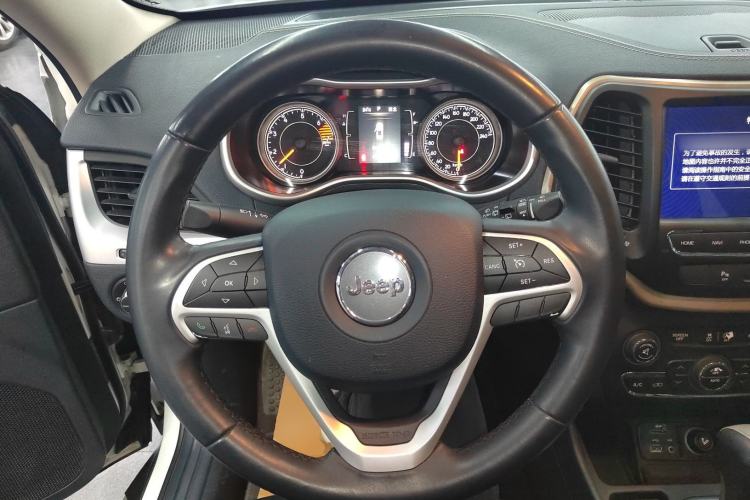 Used Jeep Cherokee 2016 2.4L Leading Edition
