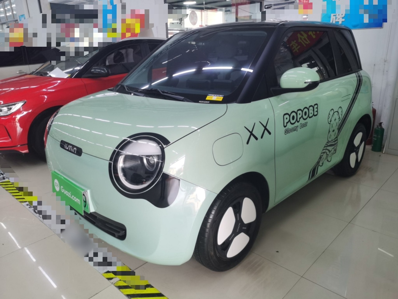 تحت مقدمة السيارة