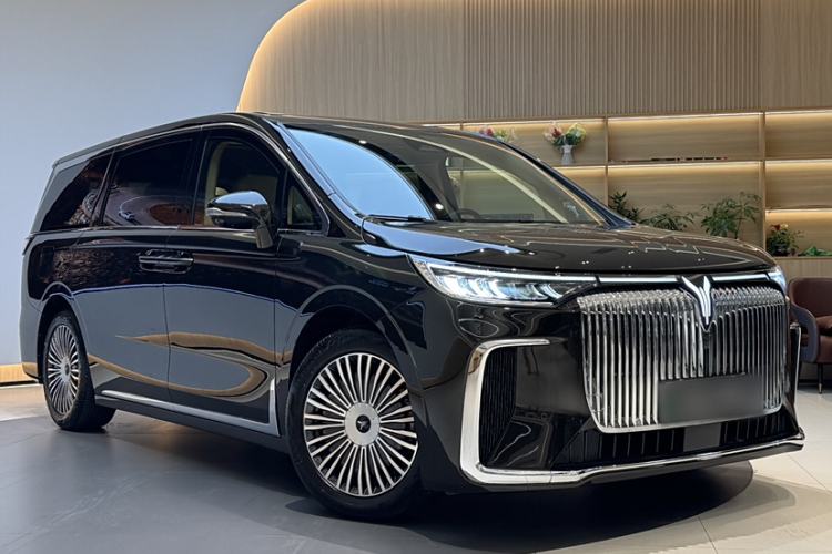 Used VOYAH Dream 2025 PHEV Four-Wheel Drive Prestige Kunpeng Edition
