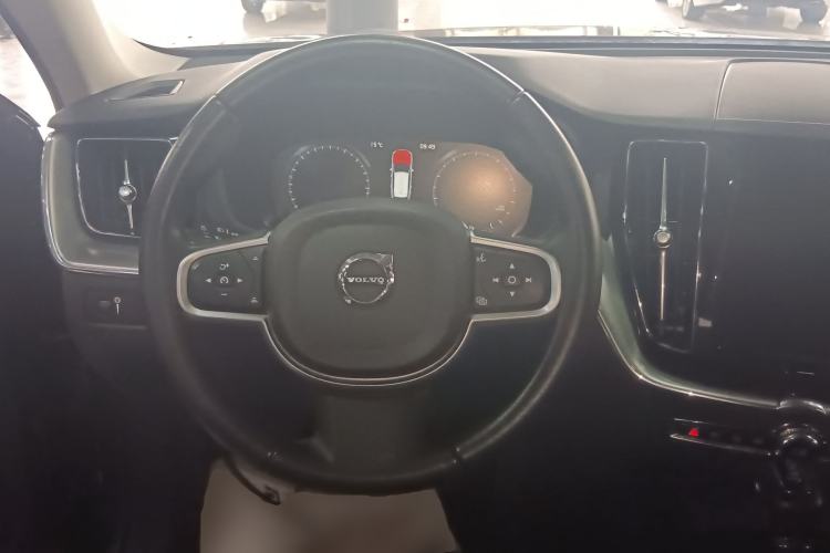 Used Volvo XC60 2019 T5 4x4 Smart Edition China V Standard Steering Wheel