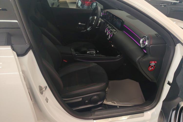 Used Mercedes-Benz CLA 2022 Refreshed CLA 200 Shooting Brake Right Front Seat