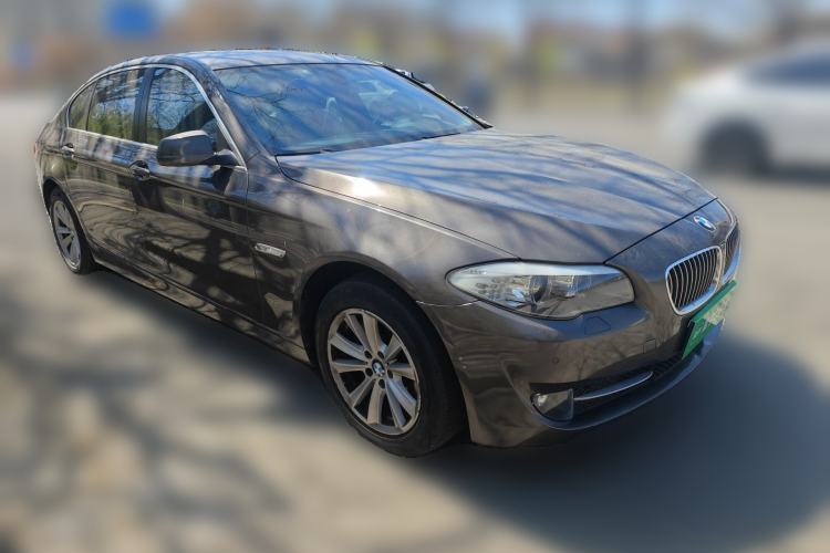 Used BMW 5 Series 2013 520Li Elegant Edition Front Right 45 Deg