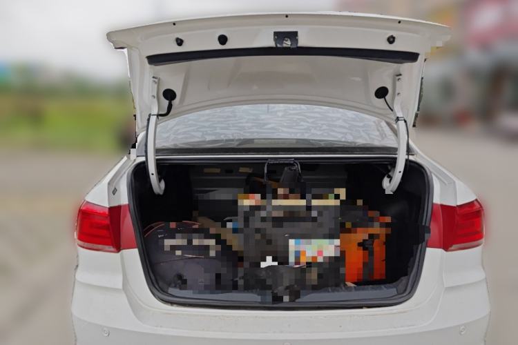 Used Volkswagen Santana 2016 1.6L Manual Fashion Edition Trunk