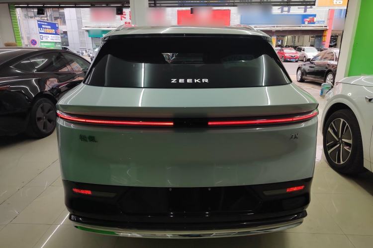 Used Zeekr 7X 2025 100 kWh Long-Range Rear-Wheel Drive with Intelligent Driving Features
