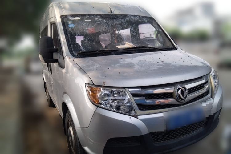 Used Dongfeng Yufeng 2018 2.3TA100 Standard Edition Logistics Vehicle Short Wheelbase Mid-Roof Design 5-9 Seater Powered by WP2.3 Front Right 45 Deg