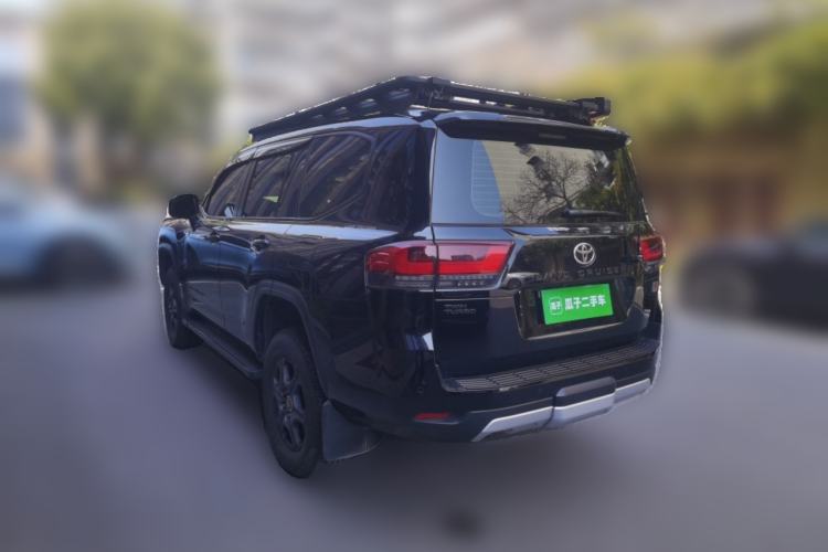 Used Toyota Land Cruiser 2023 Toyota Land Cruiser 3500 3.5T GXR with 18-inch Wheels 8 Airbags and Sunroof – Middle East Version
