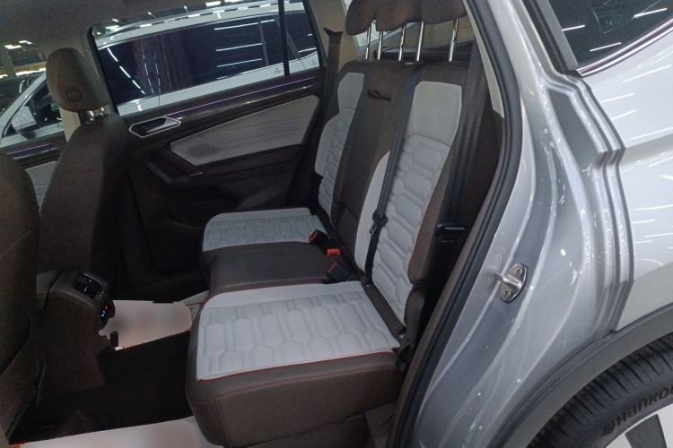 Used Volkswagen Tiguan L 2023 330TSI Automatic Two-Wheel Drive R-Line Flagship Edition
