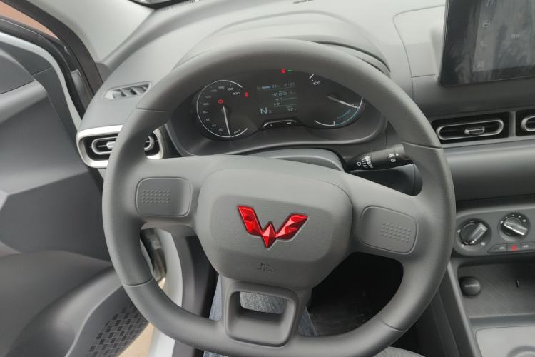 Used Wuling Hongguang New Energy 2024 All-Electric Model 300KM Standard Version Steering Wheel