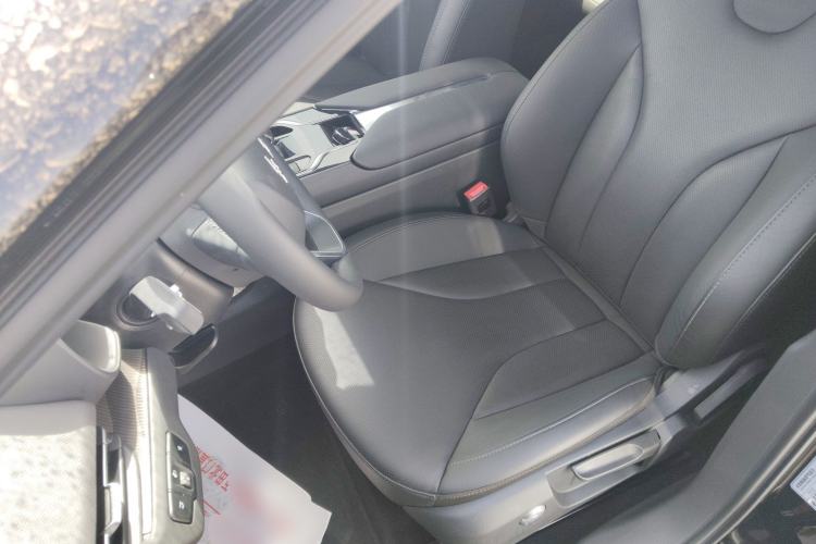 Used Hongqi E-QM5 2022 431 km Charge & Enjoy Edition