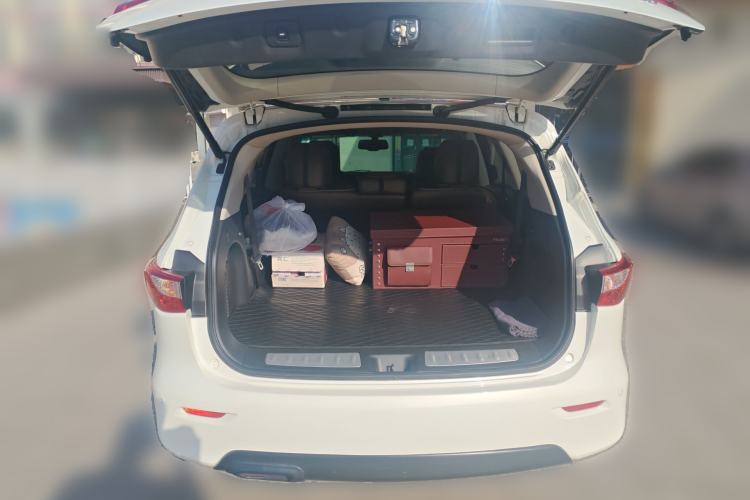 Used Infiniti JX 2013 JX35 Two-Wheel-Drive Excellence Edition Trunk