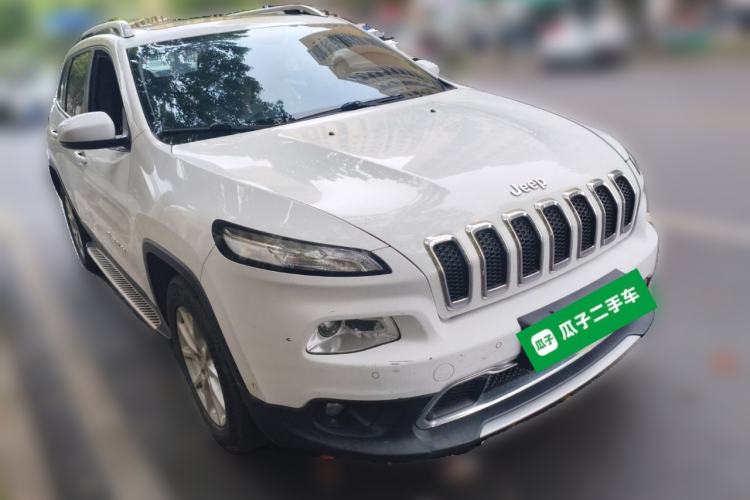 Used Jeep Cherokee 2016 2.4L Professional Smart Version Front Right 45 Deg