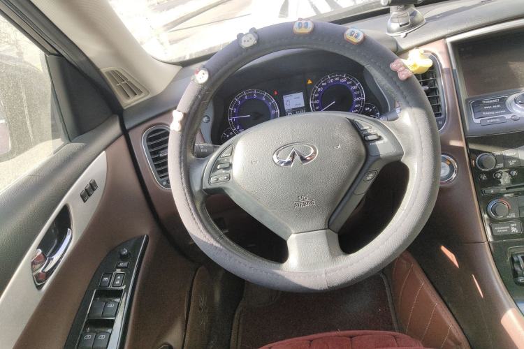 Used Infiniti QX50 2013 2.5L Two-Wheel-Drive Elegant Edition
