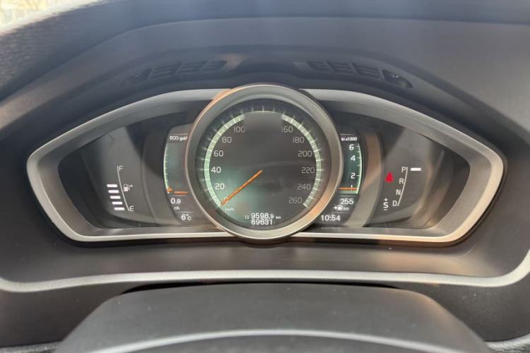 Used Volvo V40 2018 T3 Zhiyi Edition