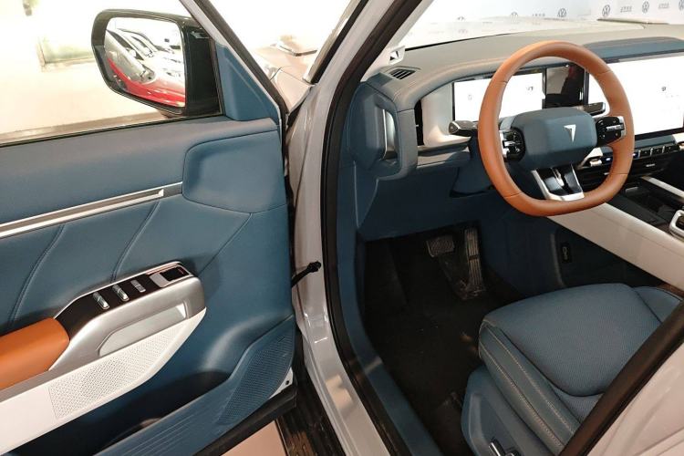 Used Deepal G318 2024 Four-Wheel-Drive Air Suspension Model
