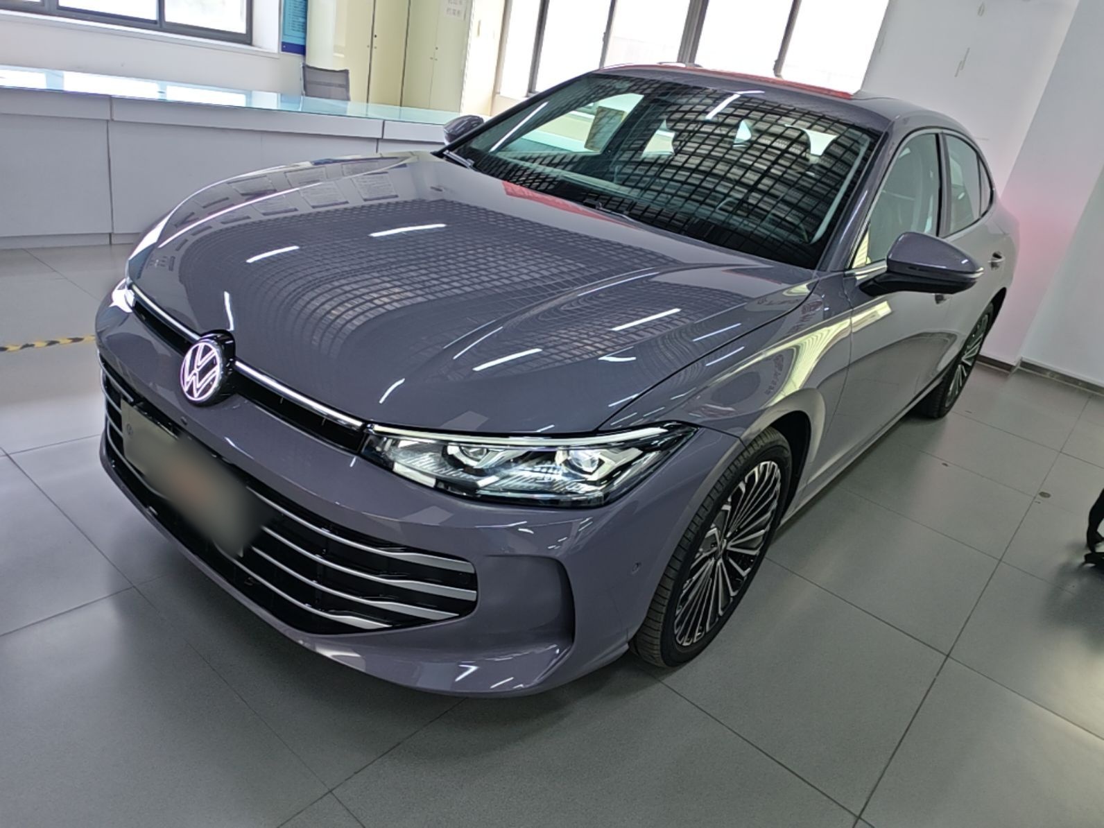 Unter der Vorderseite des Autos