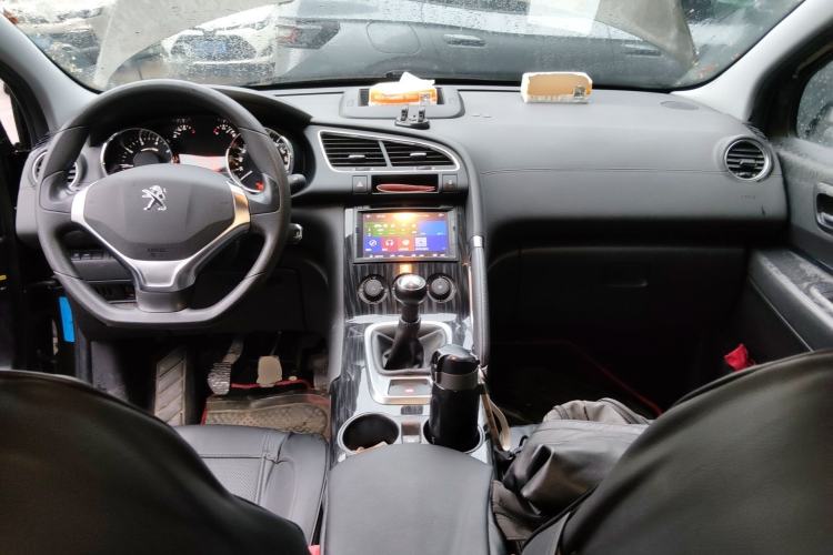 Used Peugeot 3008 2015 2.0L Manual Classic Edition Center Console