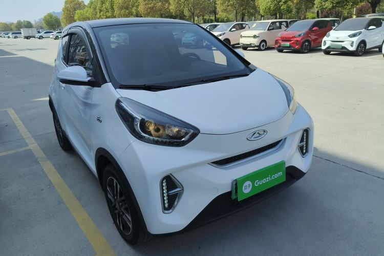 Used Chery QQ Little Ant 2022 Restyled Version Sweet Pink Edition Half-Sugar Version 28.8 kWh 30 kW 301 km Front Right 45 Deg