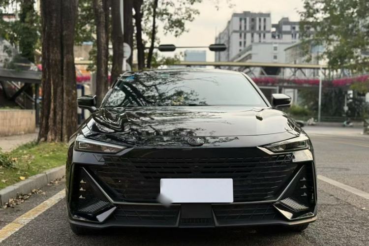 Used CHANGAN UNI-V 2022 1.5T Prestige Version Exterior 3