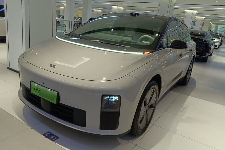 Used Li Auto i6 2025 Model Two-Wheel-Drive Standard Type